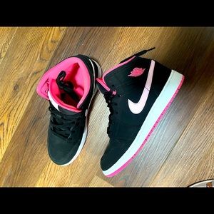 Jordan mid black digital pink (GS) 7Y